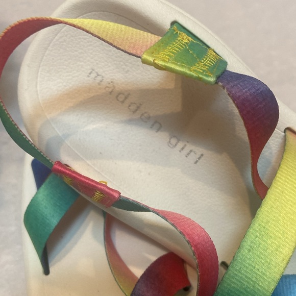MADDEN GIRL NEW Size 7 Multi Color Sandals - Picture 8 of 9